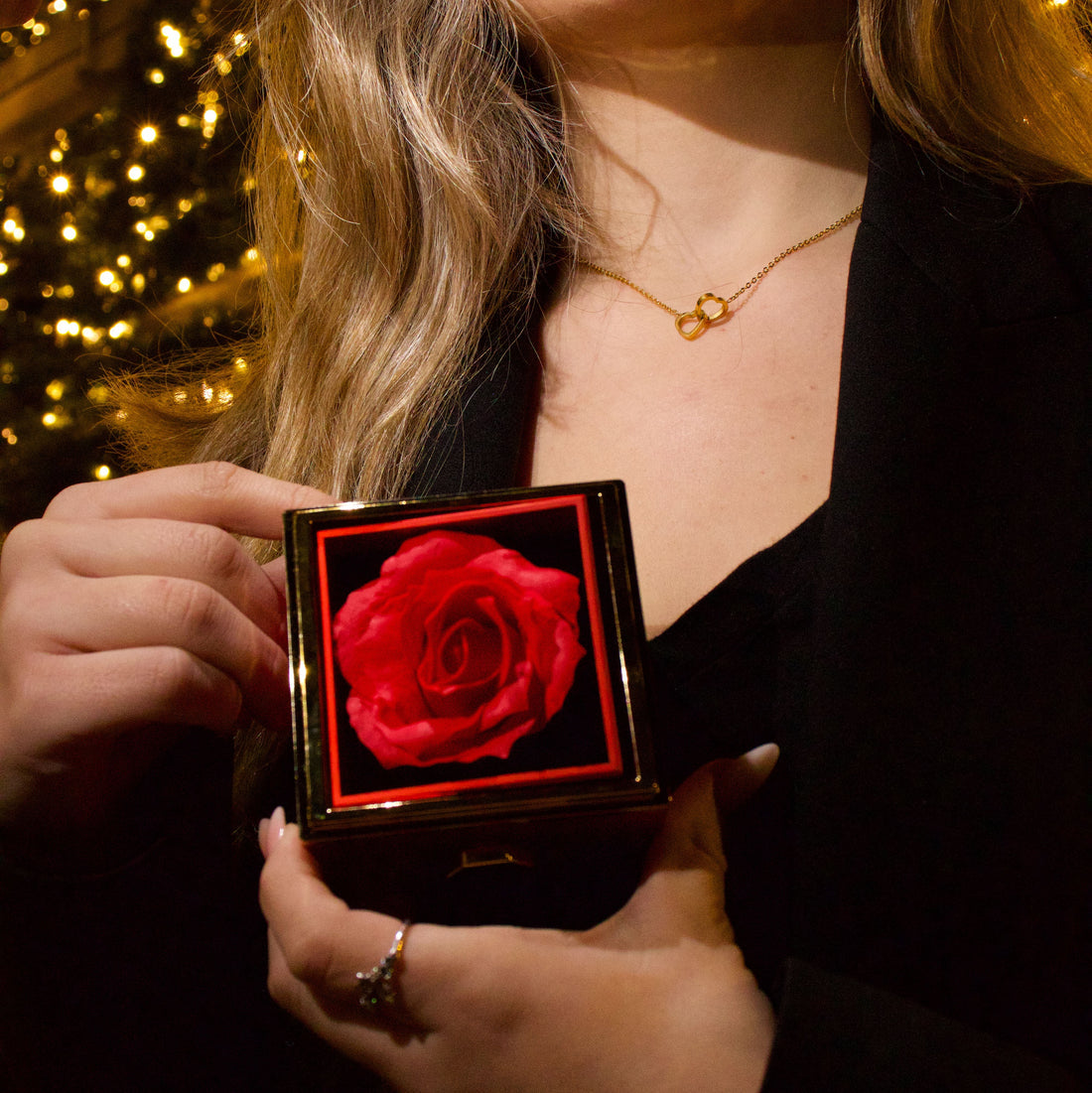 Lifestyle display of the elegant rose jewelry gift box, showcasing its premium design and functionality.